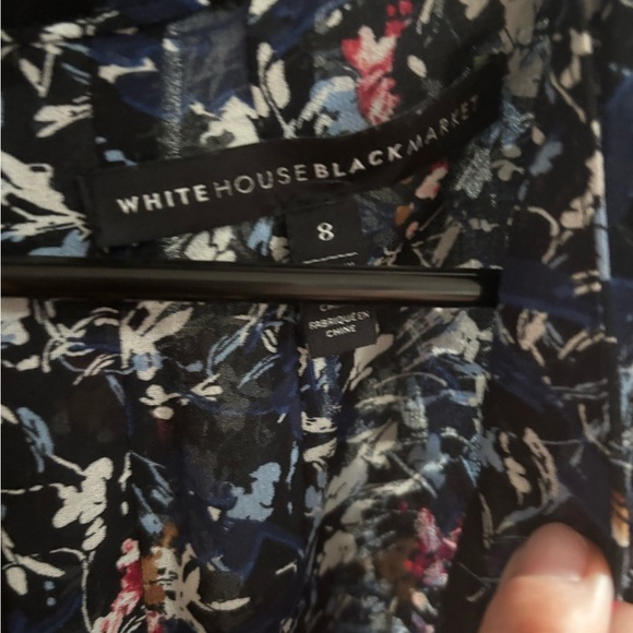 White House Black Market Top Womens 8 Black Blue Floral Neck Cutout Flowy Artsy - Picture 3 of 5